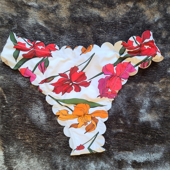 NWT Pink & White Floral Halter Cupshe Bikini - Picture 6 of 7